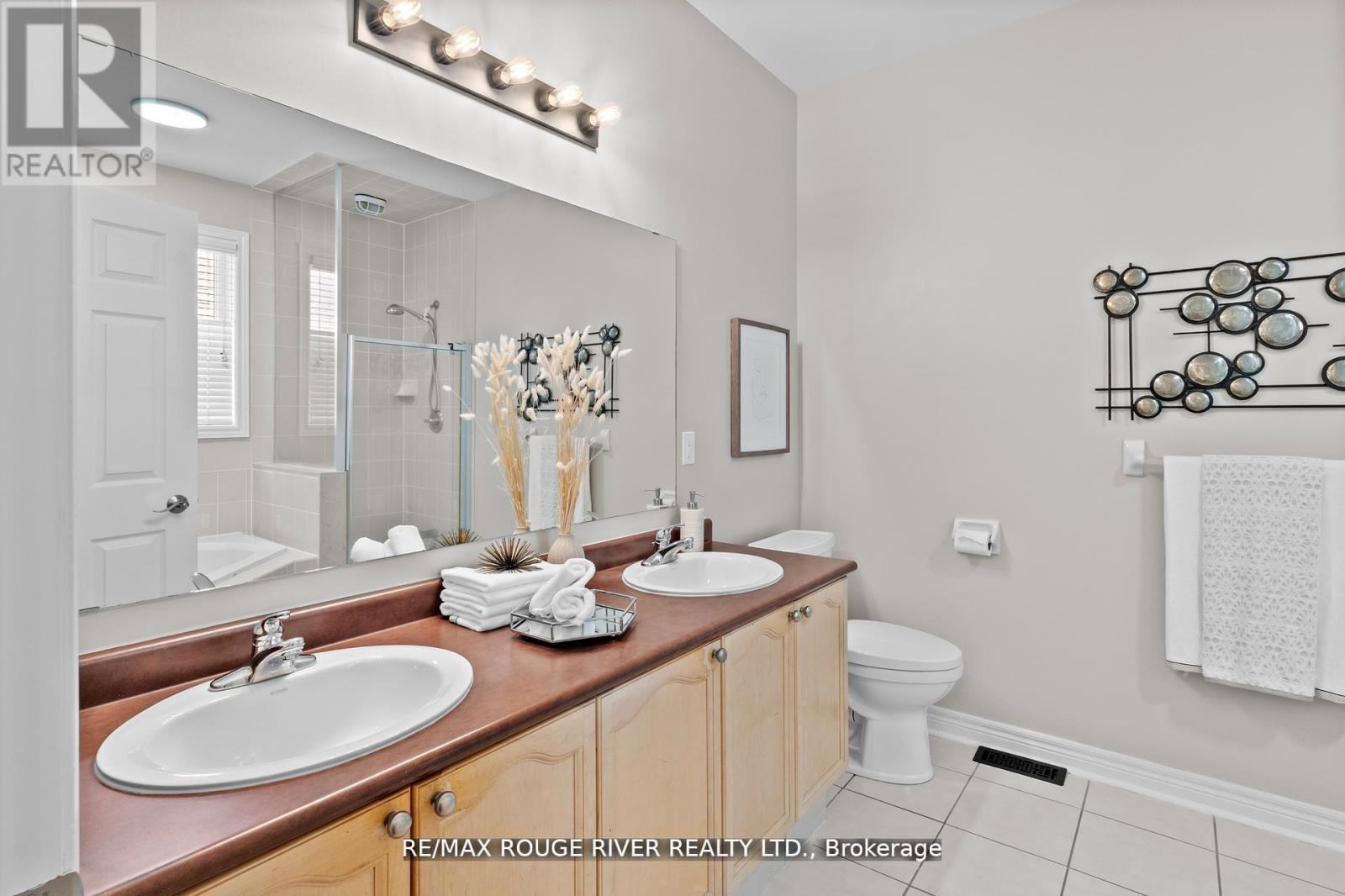 Photo 19 of 11 Maple Edge Lane, Whitby ON