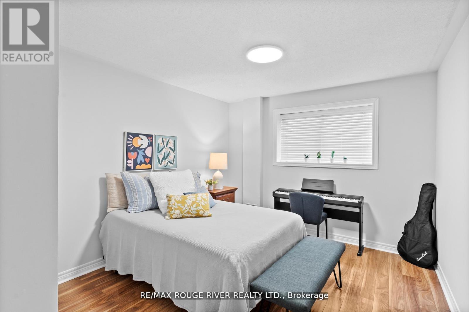 Photo 31 of 11 Maple Edge Lane, Whitby ON