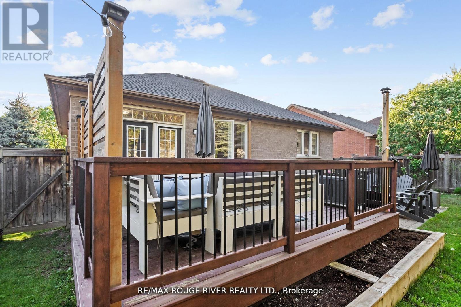 Photo 41 of 11 Maple Edge Lane, Whitby ON