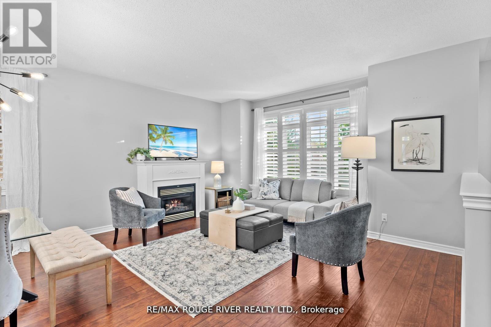 Photo 5 of 11 Maple Edge Lane, Whitby ON