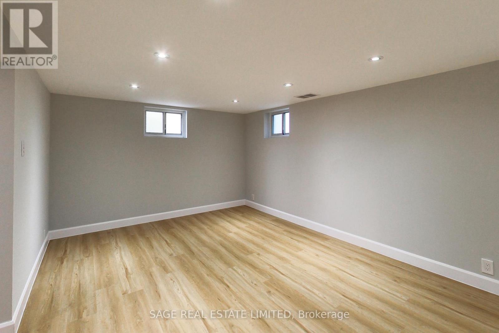 Photo 10 of Lower 2505 Gerrard Street E, Toronto ON