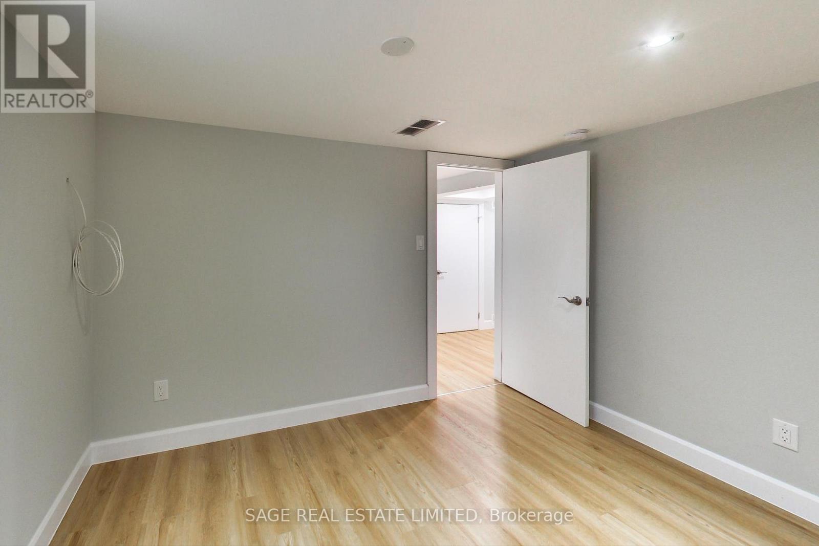 Photo 18 of Lower 2505 Gerrard Street E, Toronto ON