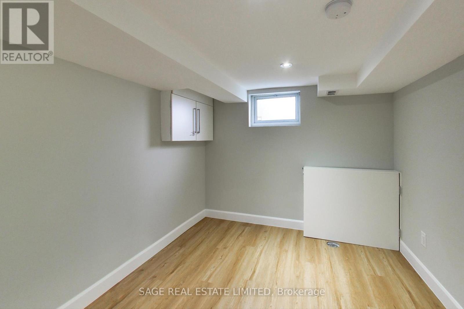Photo 19 of Lower 2505 Gerrard Street E, Toronto ON