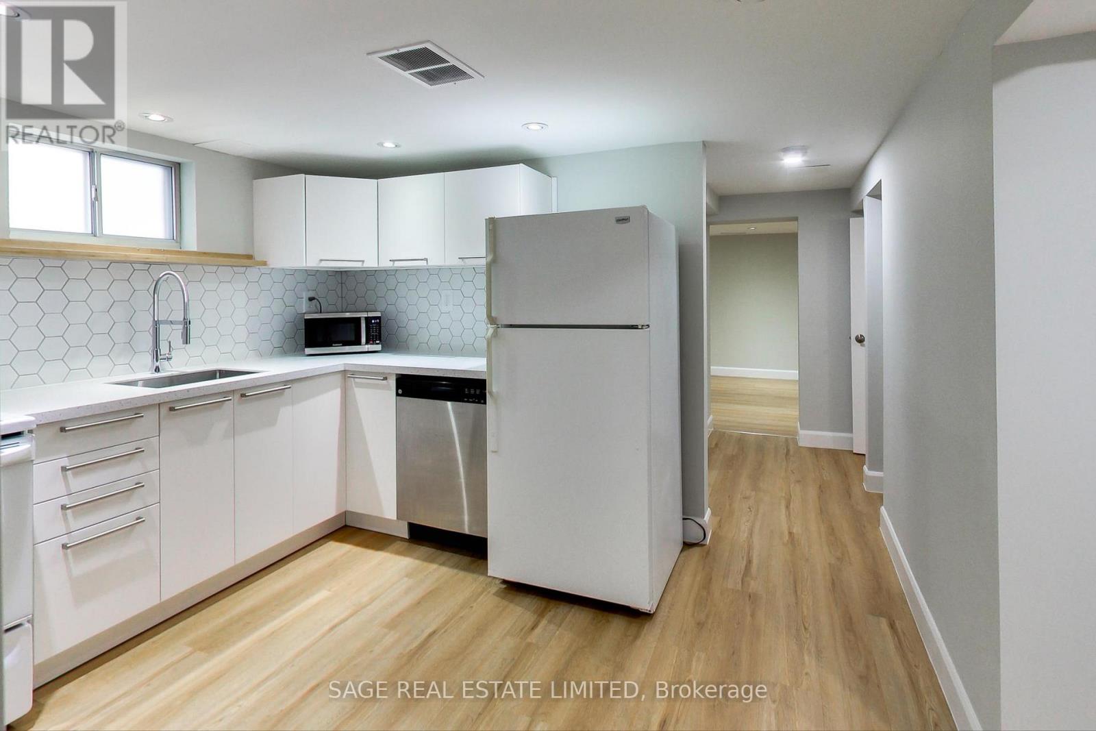 Photo 5 of Lower 2505 Gerrard Street E, Toronto ON