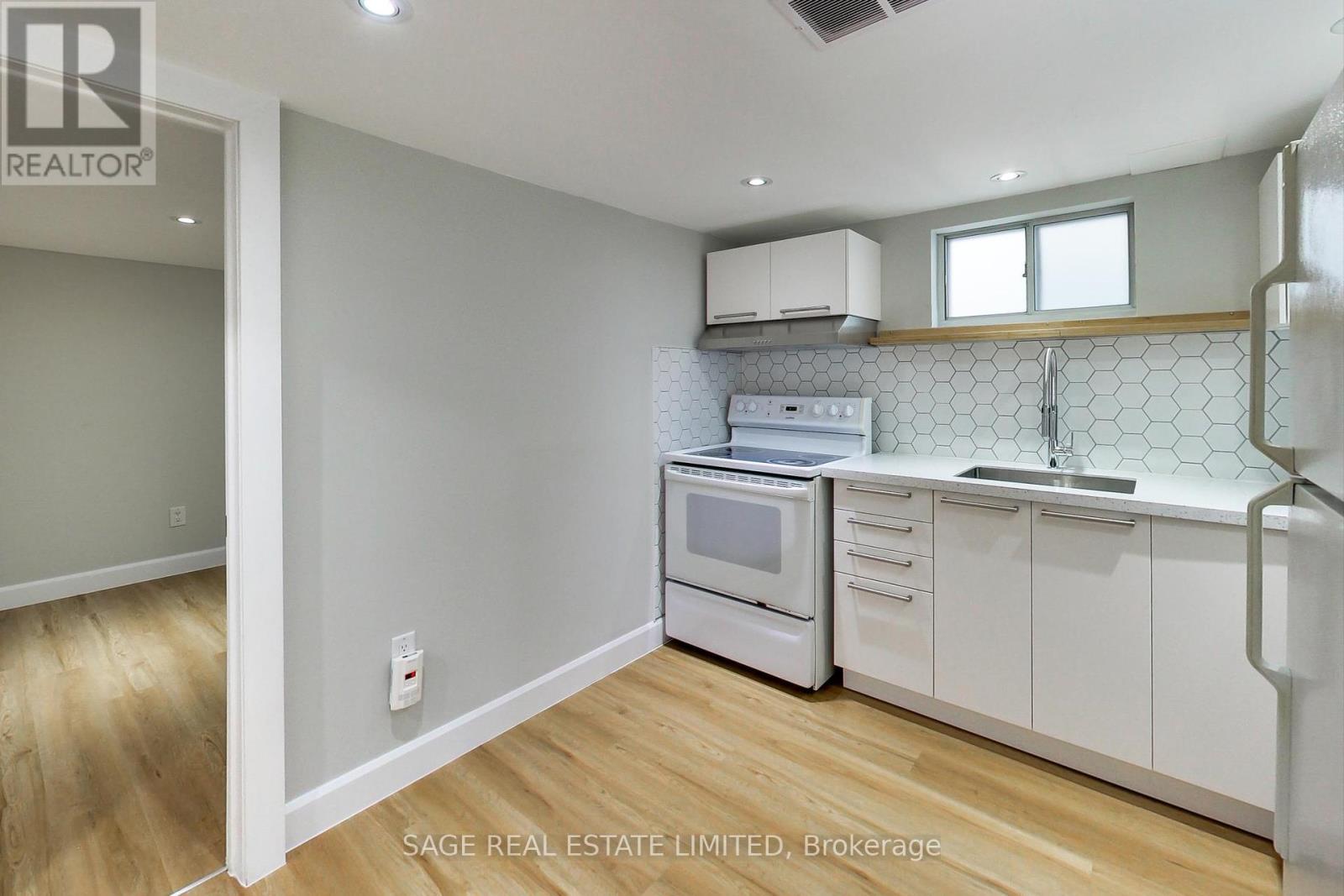 Photo 6 of Lower 2505 Gerrard Street E, Toronto ON