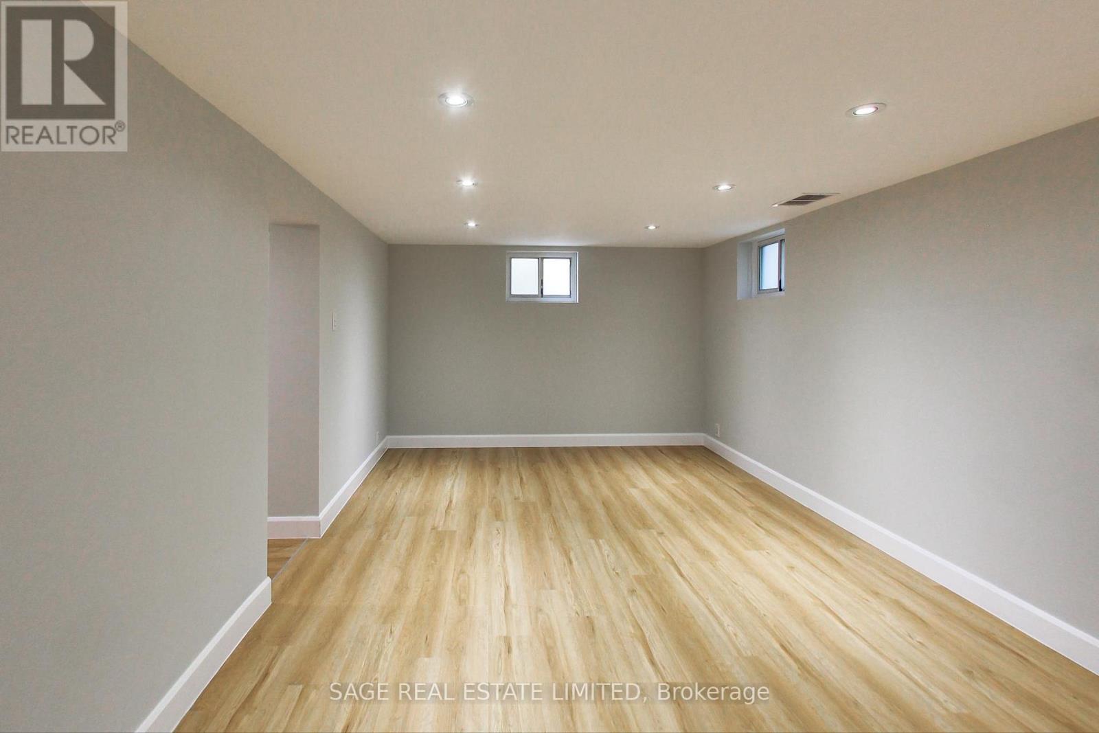 Photo 9 of Lower 2505 Gerrard Street E, Toronto ON