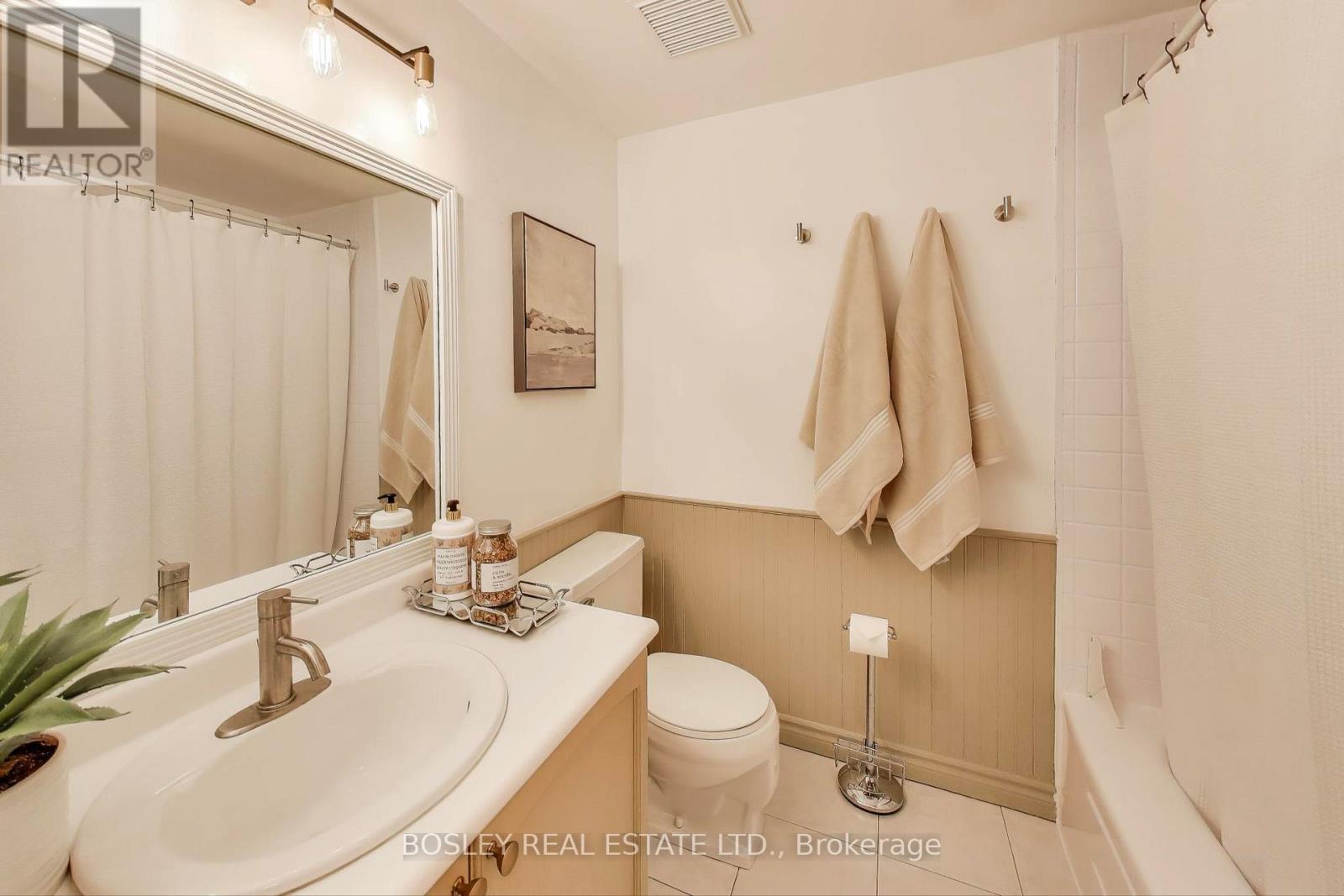 Photo 16 of 64 28 Livingston Road, Toronto ON