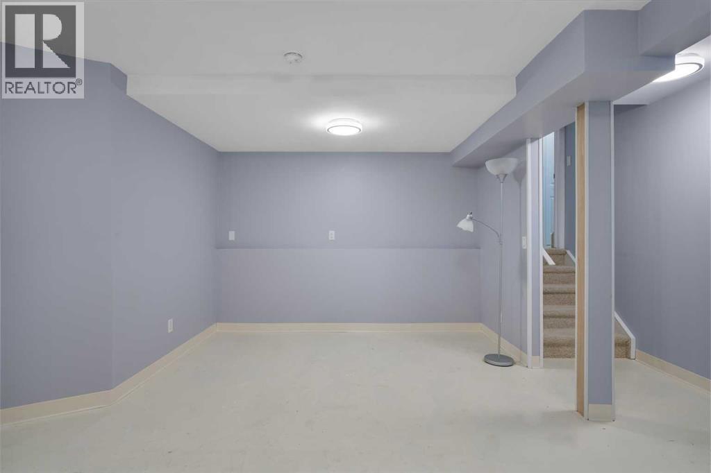 Single Family House 4 Level for Sale in  Sunvista Crescent SE Sundance Calgary 