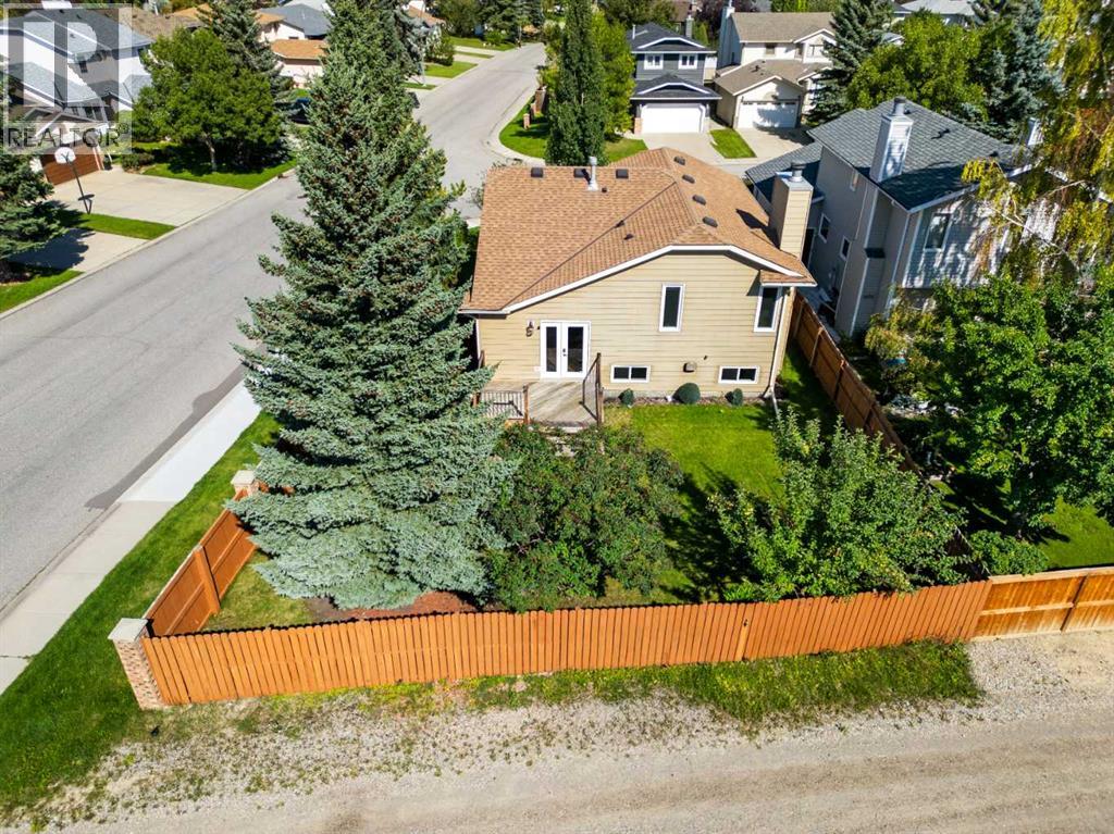 Single Family House 4 Level for Sale in  Sunvista Crescent SE Sundance Calgary 