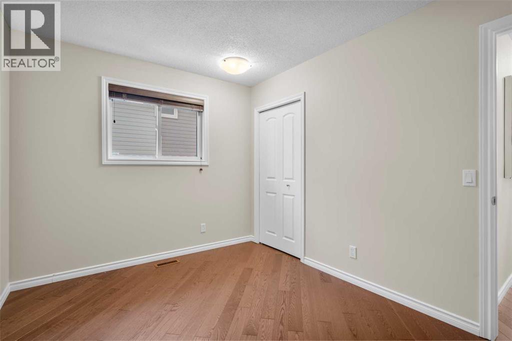 Single Family House 4 Level for Sale in  Sunvista Crescent SE Sundance Calgary 