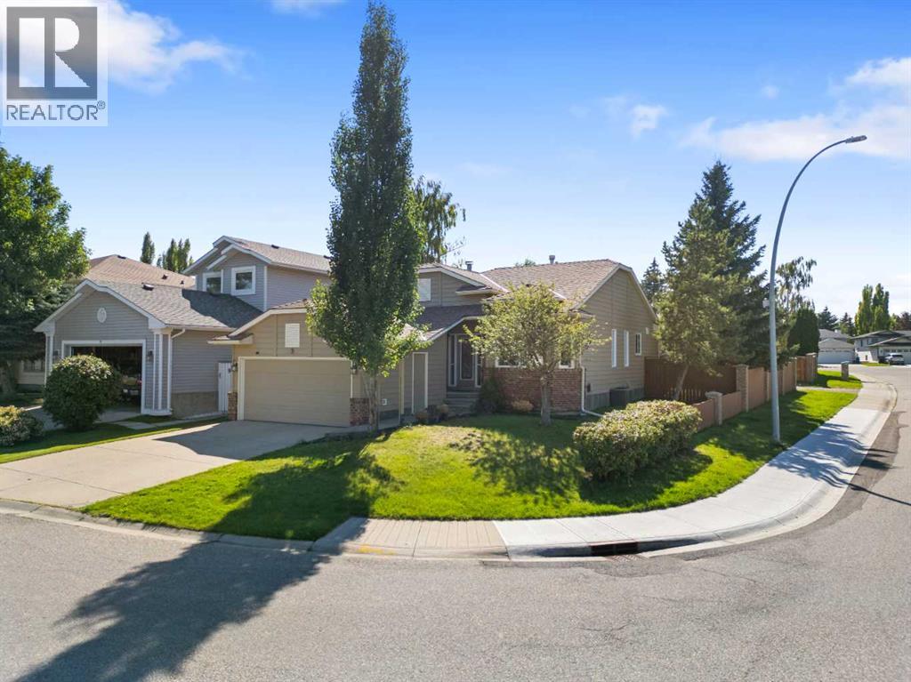 Single Family House 4 Level for Sale in  Sunvista Crescent SE Sundance Calgary 