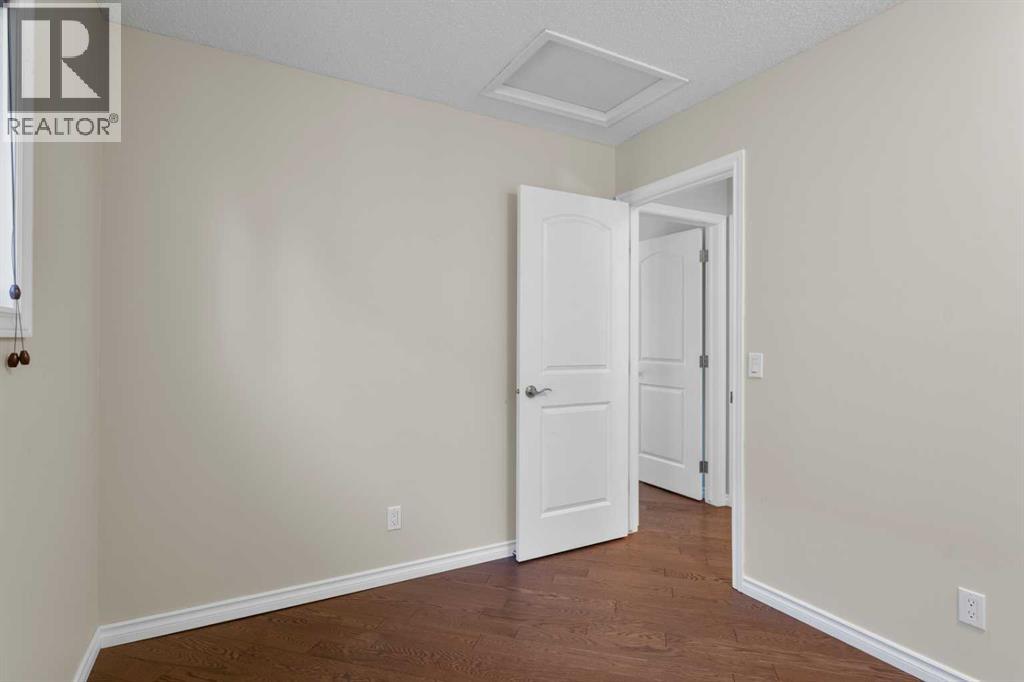 Single Family House 4 Level for Sale in  Sunvista Crescent SE Sundance Calgary 