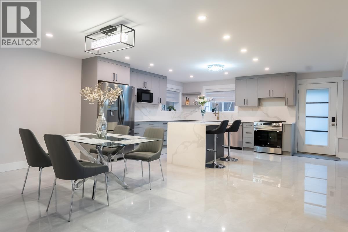 9168 SUNSHINE COAST HIGHWAY, Halfmoon Bay