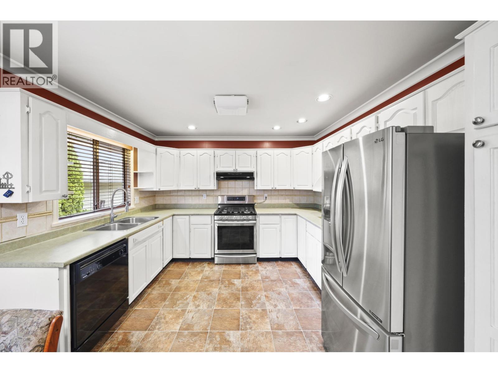 Photo 9 of 12451 223 Street, Maple Ridge BC
