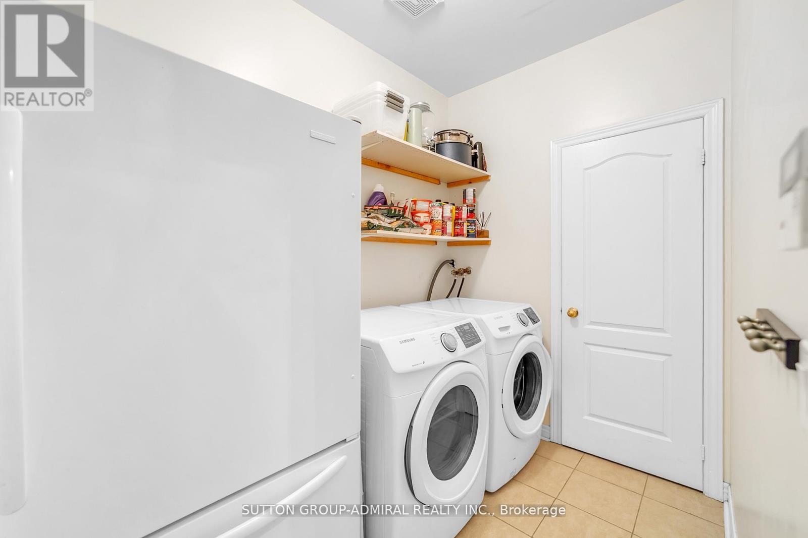 Photo 13 of 70 Blackforest Drive, Richmond Hill ON
