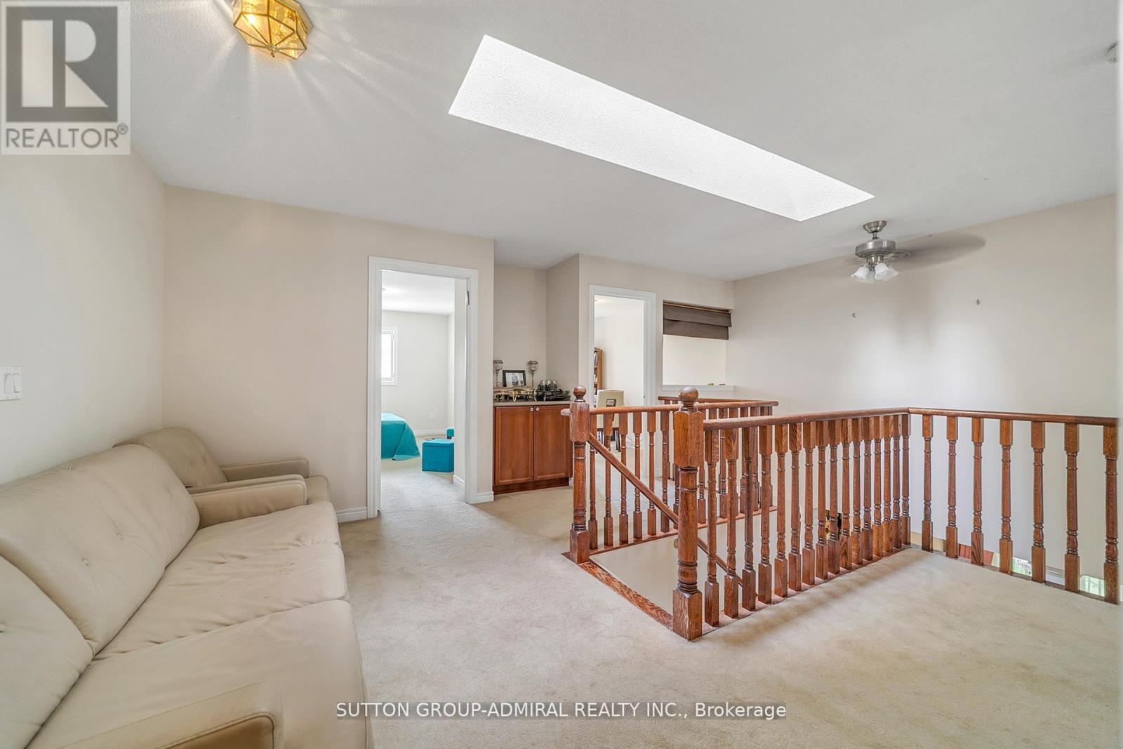 Photo 15 of 70 Blackforest Drive, Richmond Hill ON