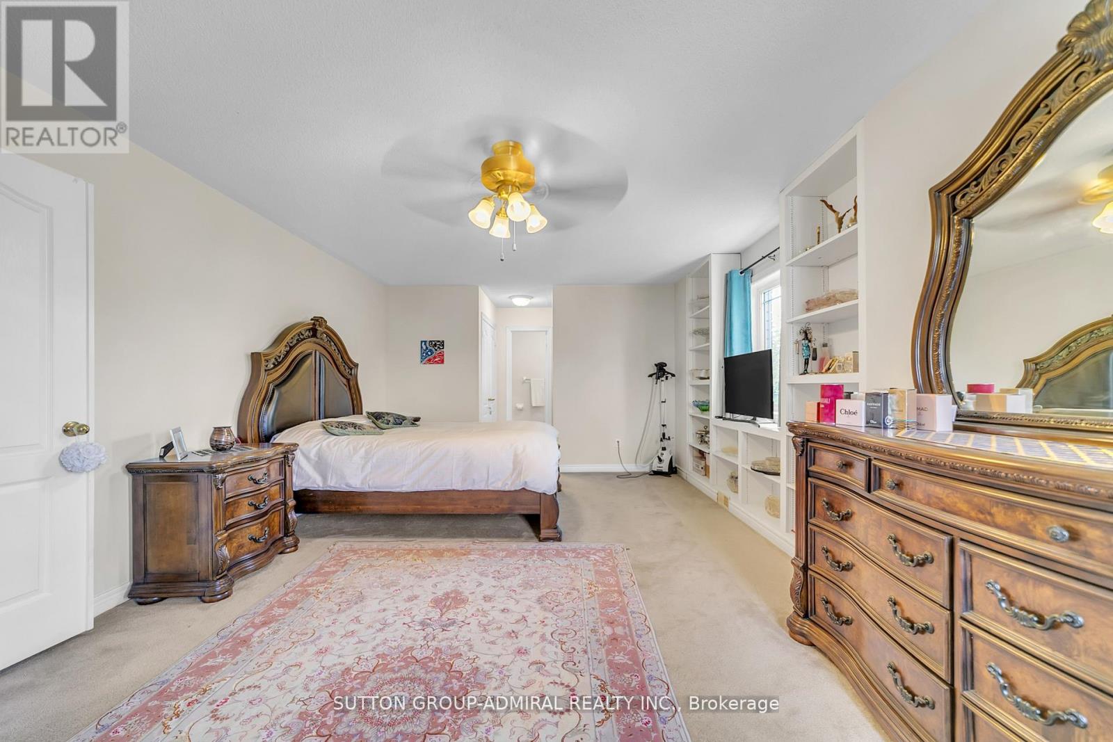 Photo 17 of 70 Blackforest Drive, Richmond Hill ON