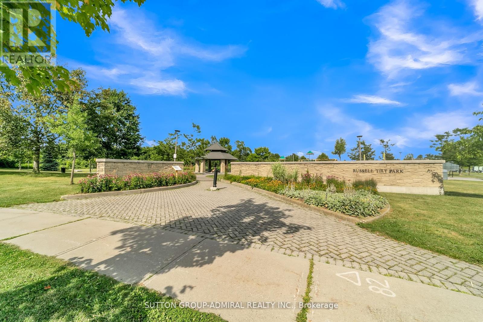 Photo 30 of 70 Blackforest Drive, Richmond Hill ON