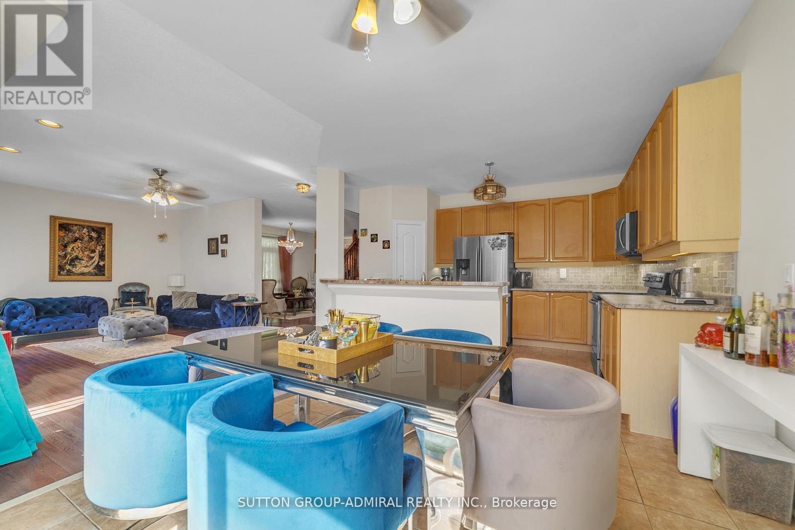 Photo 9 of 70 Blackforest Drive, Richmond Hill ON