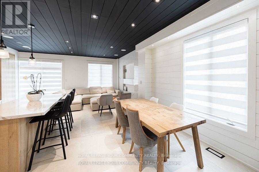 Photo 3 of 54 Frederick Taylor Way, East Gwillimbury ON