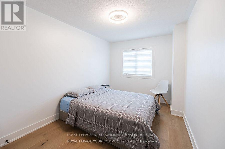 Photo 7 of 54 Frederick Taylor Way, East Gwillimbury ON
