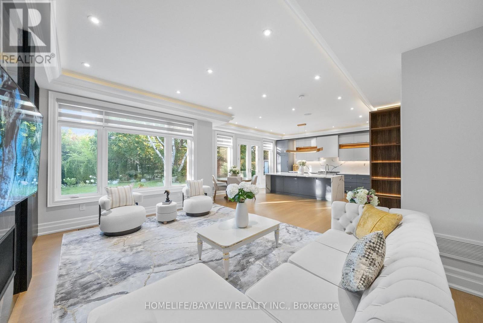 Photo 2 of 35 Harding Boulevard, Richmond Hill ON