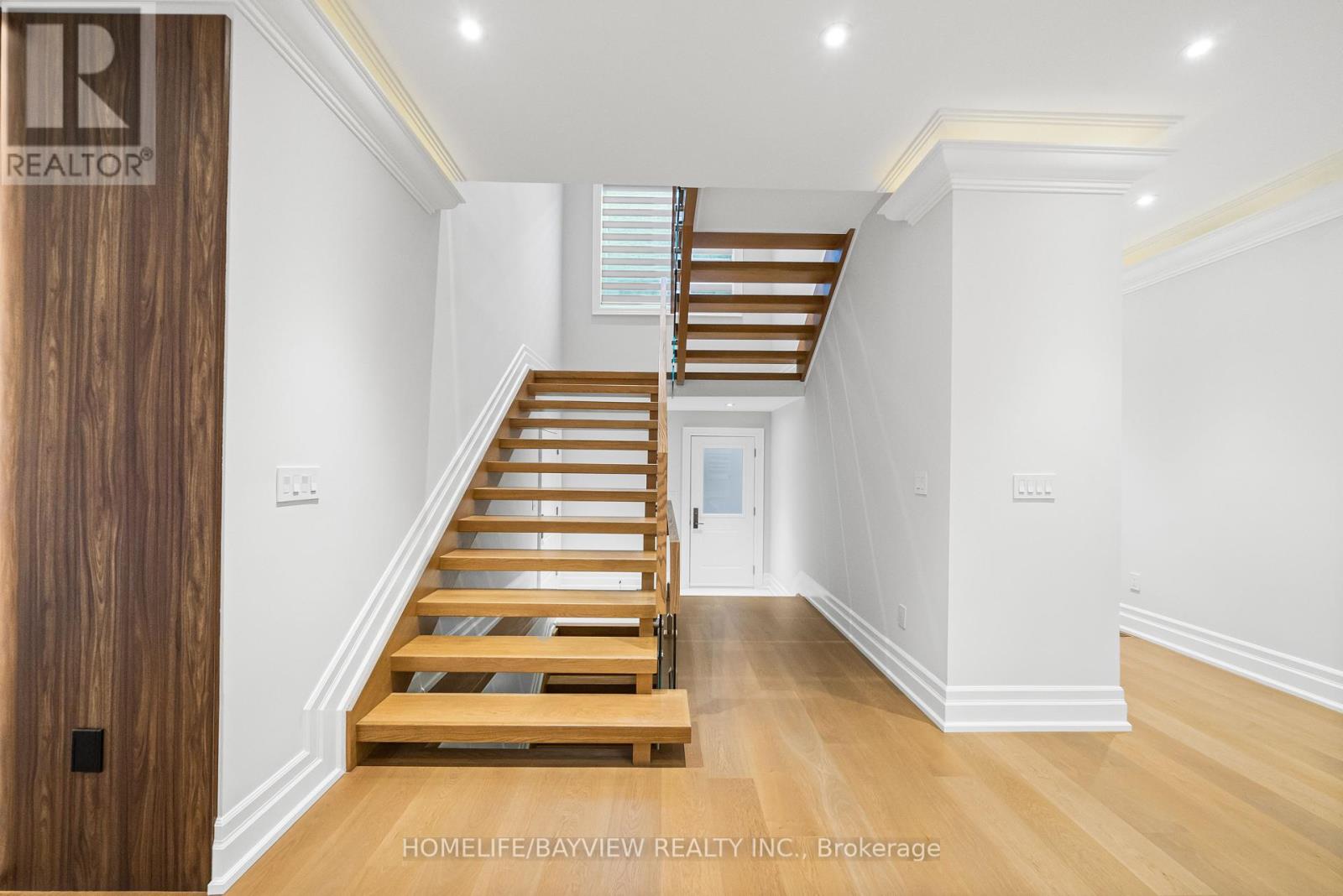 Photo 21 of 35 Harding Boulevard, Richmond Hill ON