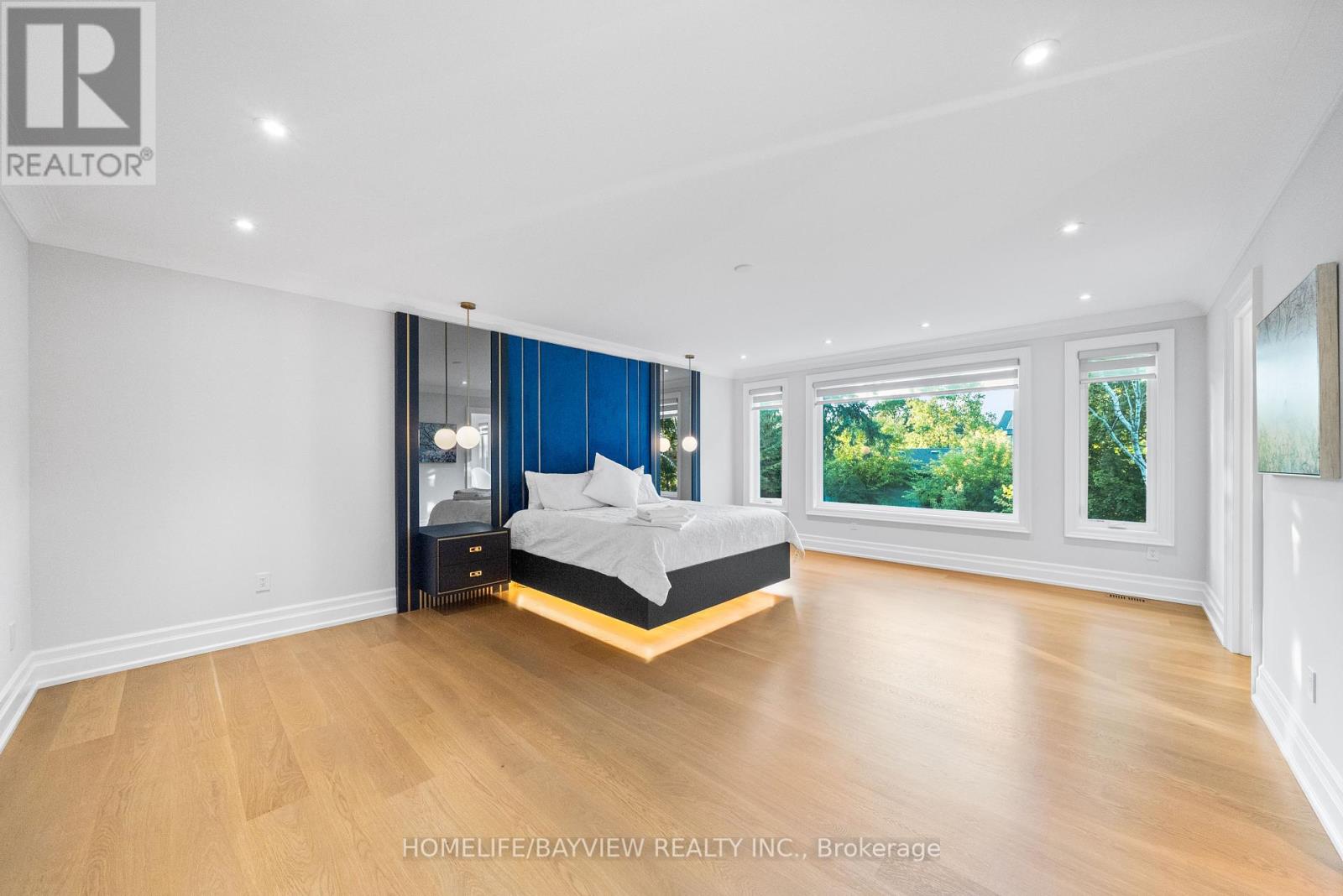 Photo 8 of 35 Harding Boulevard, Richmond Hill ON