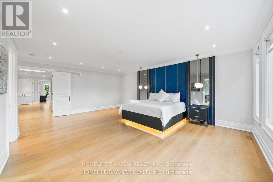 Photo 28 of 35 Harding Boulevard, Richmond Hill ON