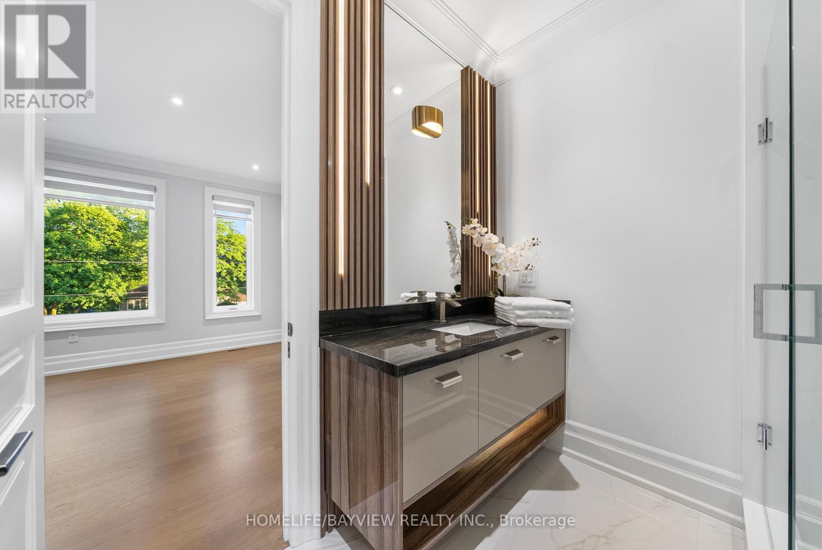 Photo 30 of 35 Harding Boulevard, Richmond Hill ON