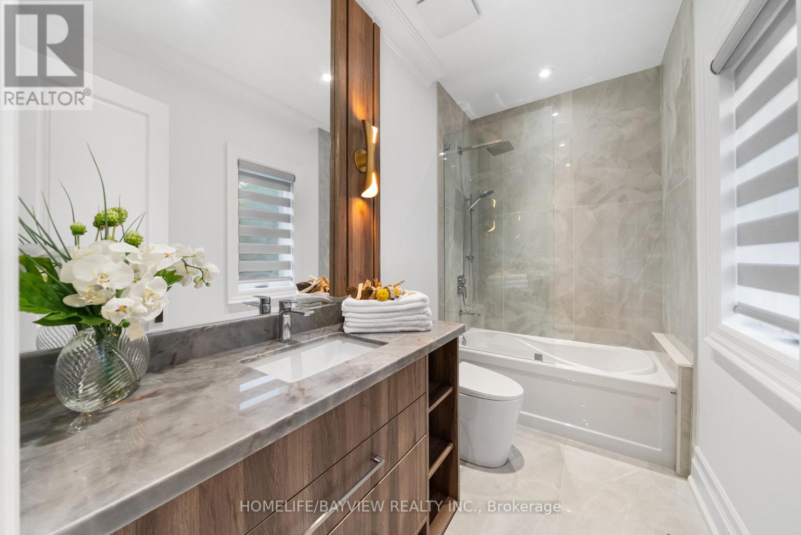 Photo 19 of 35 Harding Boulevard, Richmond Hill ON