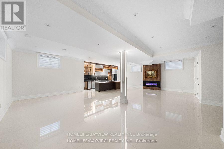 Photo 34 of 35 Harding Boulevard, Richmond Hill ON