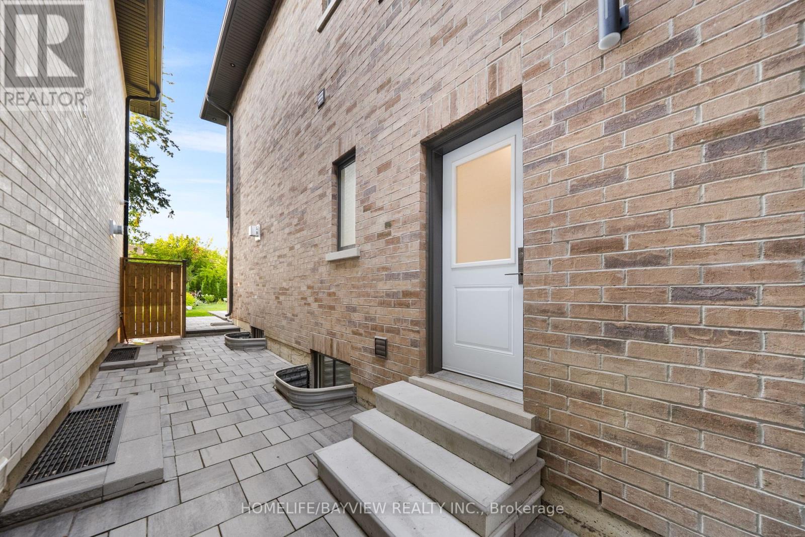 Photo 46 of 35 Harding Boulevard, Richmond Hill ON