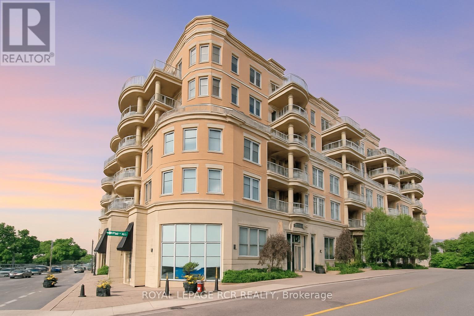 Photo 1 of 409 15277 Yonge Street, Aurora ON