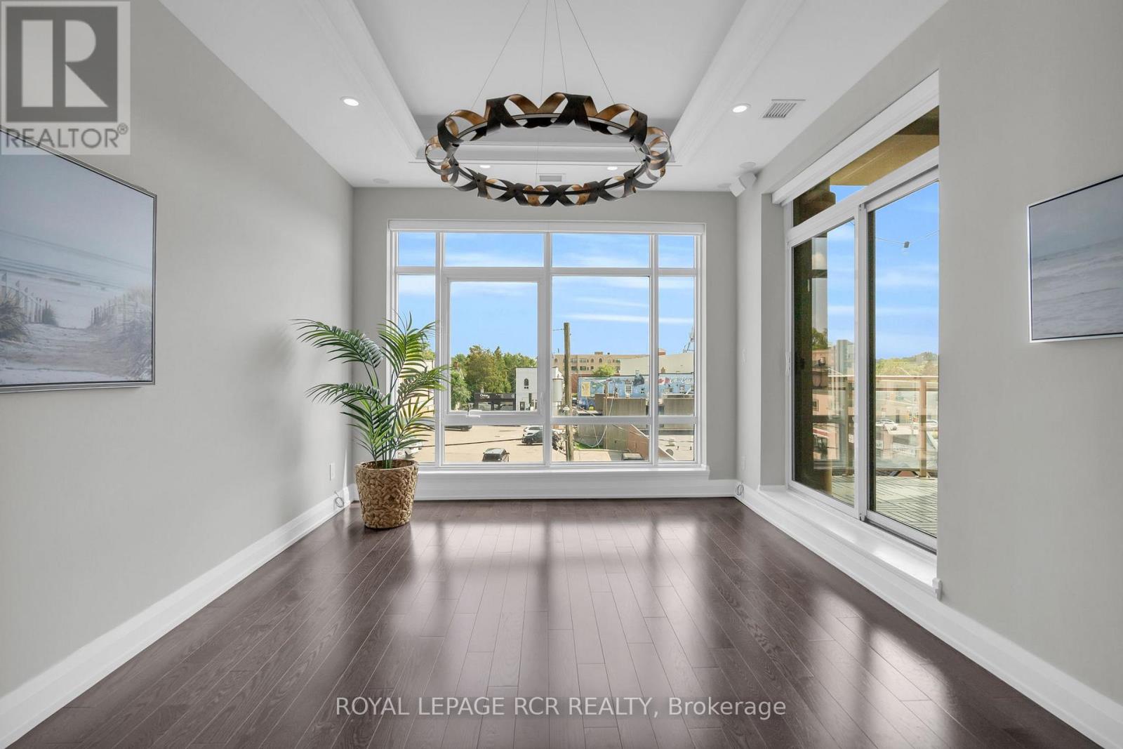Photo 14 of 409 15277 Yonge Street, Aurora ON