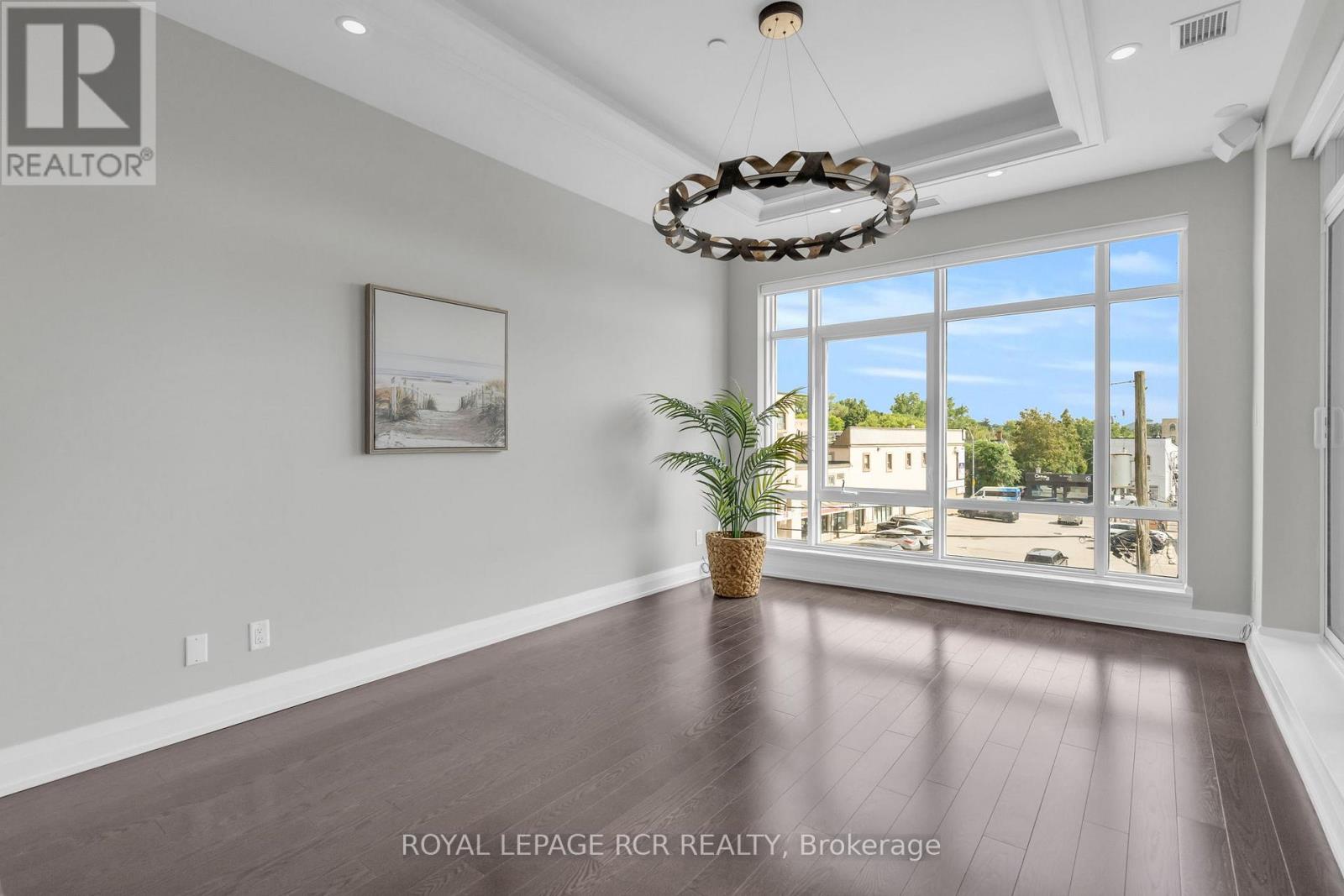 Photo 15 of 409 15277 Yonge Street, Aurora ON