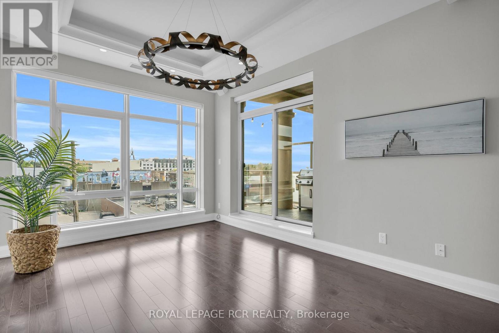 Photo 16 of 409 15277 Yonge Street, Aurora ON