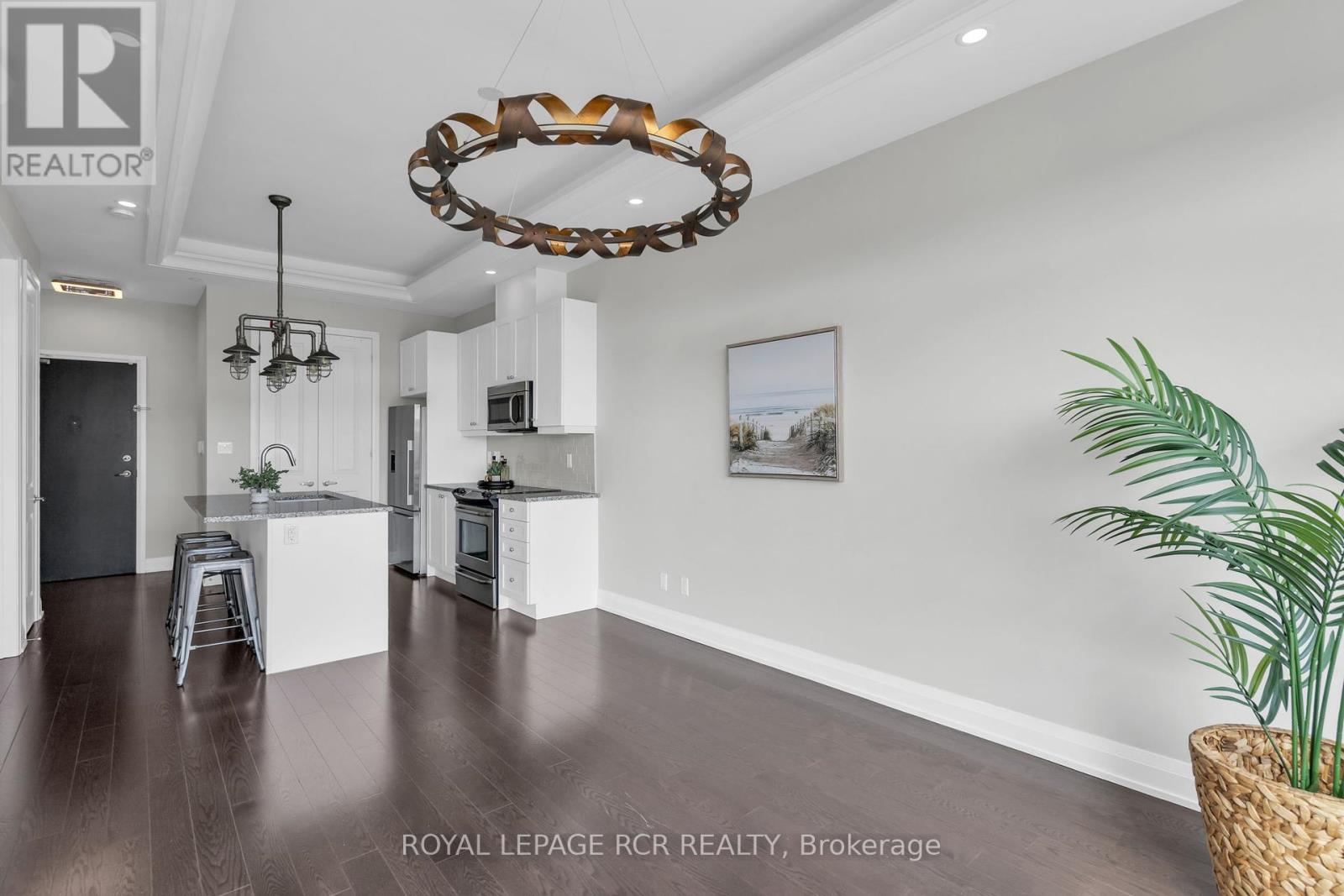 Photo 17 of 409 15277 Yonge Street, Aurora ON