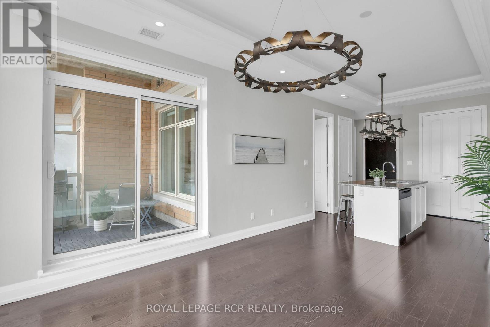 Photo 19 of 409 15277 Yonge Street, Aurora ON