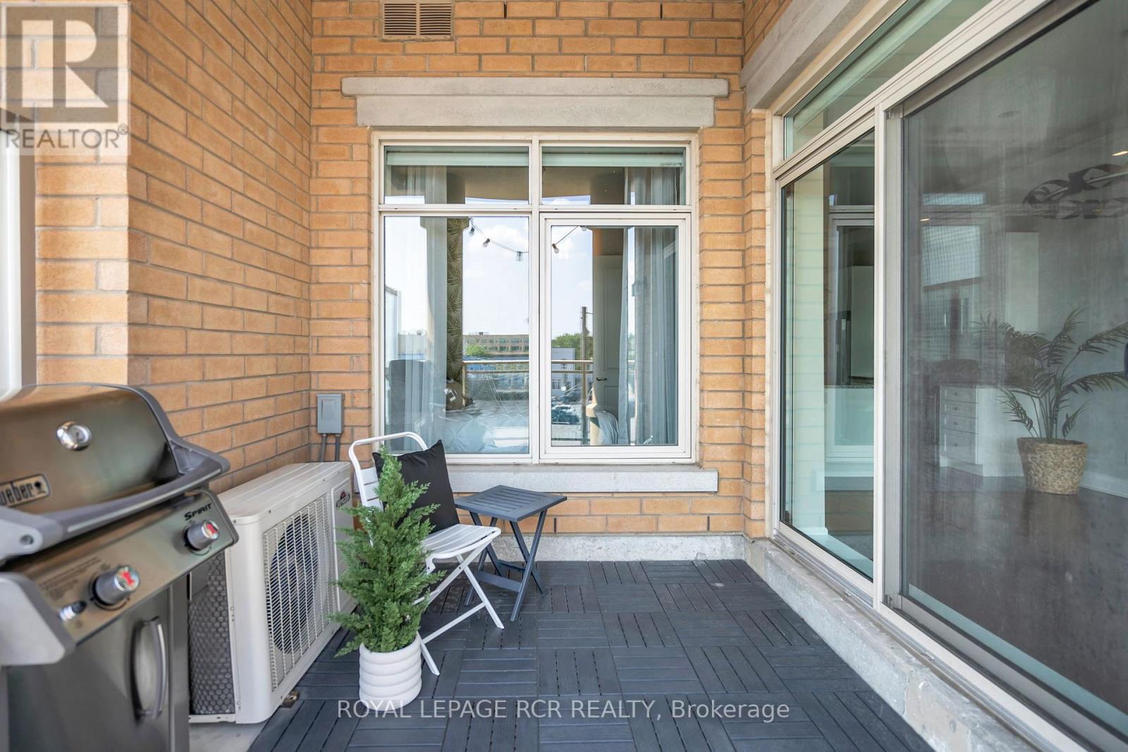 Photo 22 of 409 15277 Yonge Street, Aurora ON