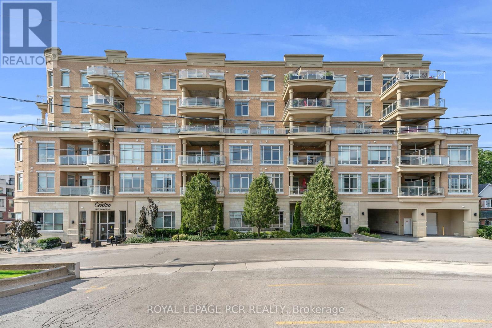 Photo 3 of 409 15277 Yonge Street, Aurora ON