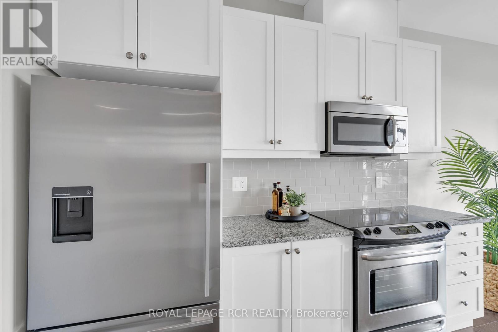Photo 6 of 409 15277 Yonge Street, Aurora ON
