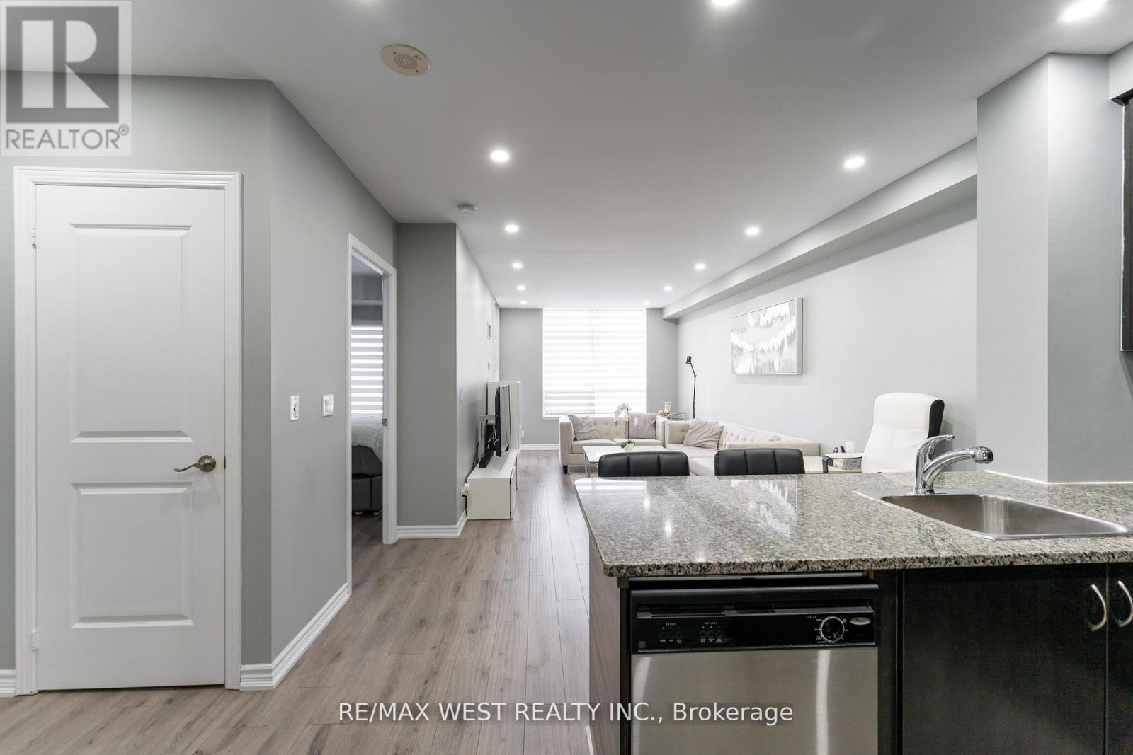 Photo 11 of 916 9225 Jane Street, Vaughan ON