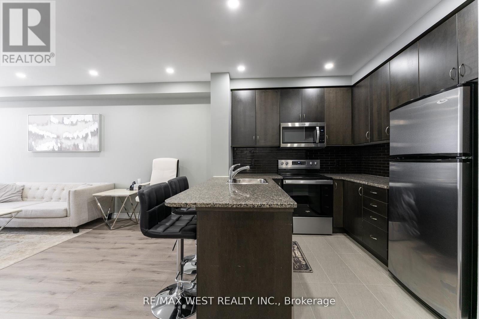 Photo 12 of 916 9225 Jane Street, Vaughan ON