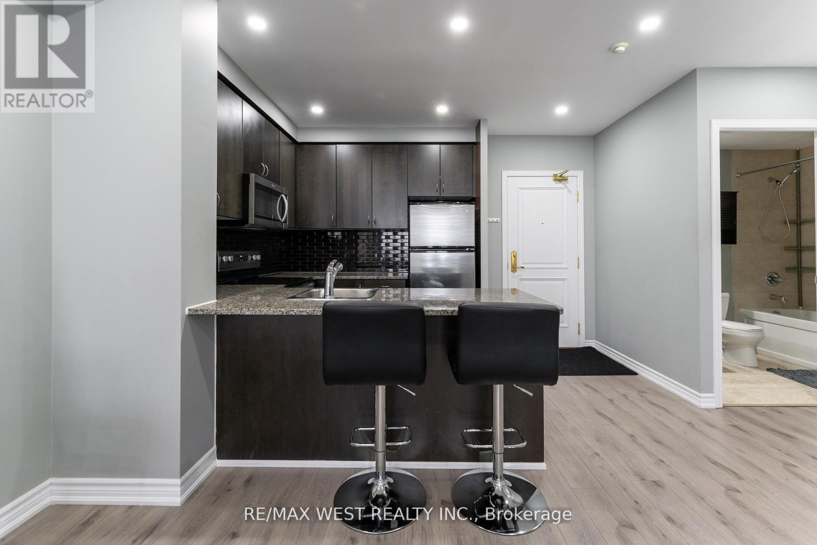 Photo 13 of 916 9225 Jane Street, Vaughan ON