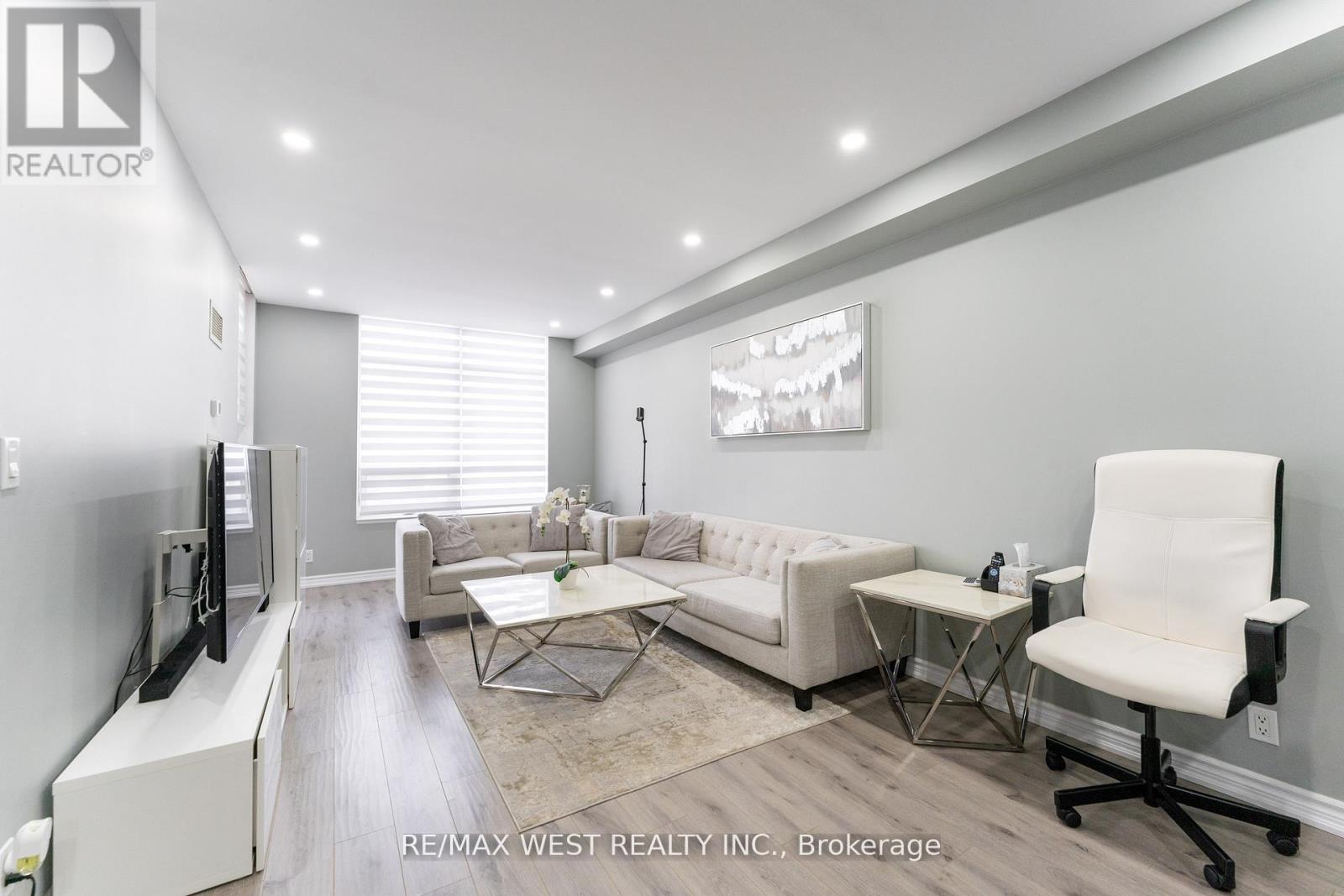 Photo 15 of 916 9225 Jane Street, Vaughan ON