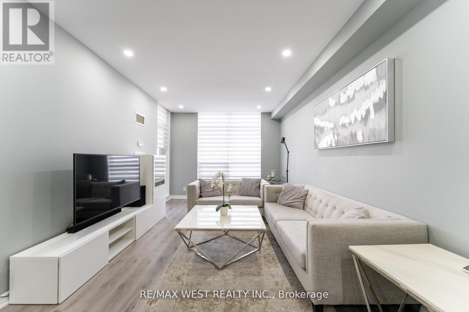 Photo 18 of 916 9225 Jane Street, Vaughan ON