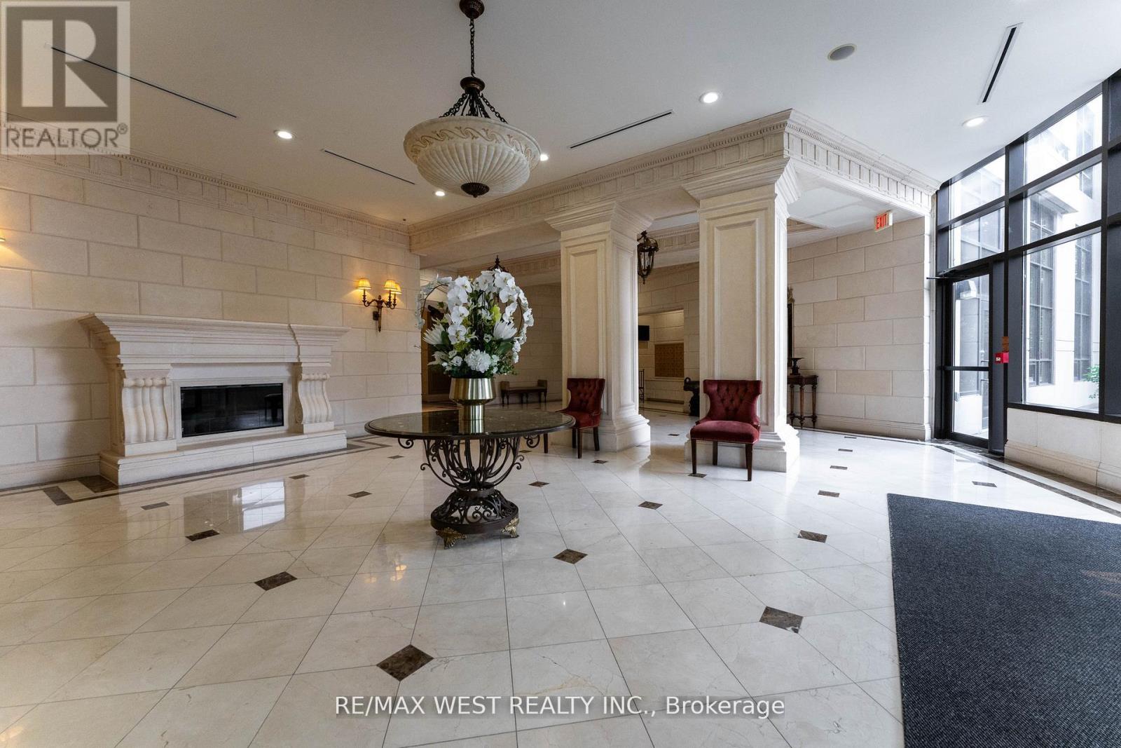 Photo 6 of 916 9225 Jane Street, Vaughan ON
