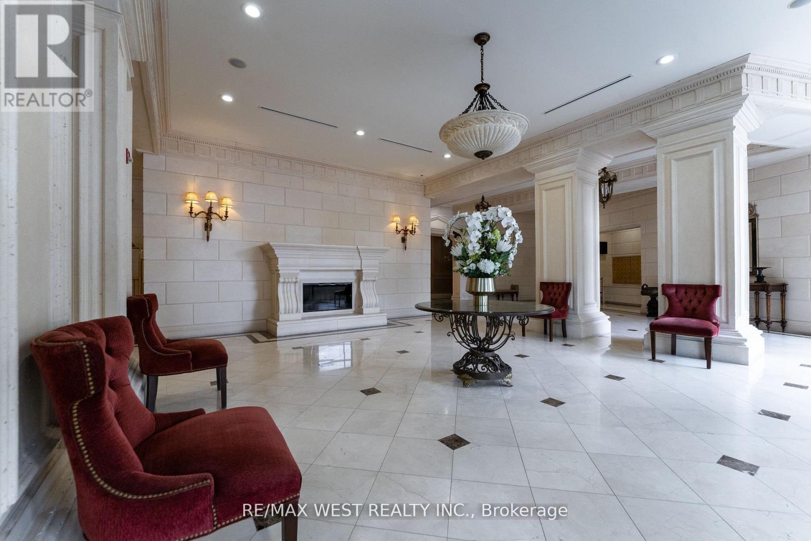 Photo 7 of 916 9225 Jane Street, Vaughan ON
