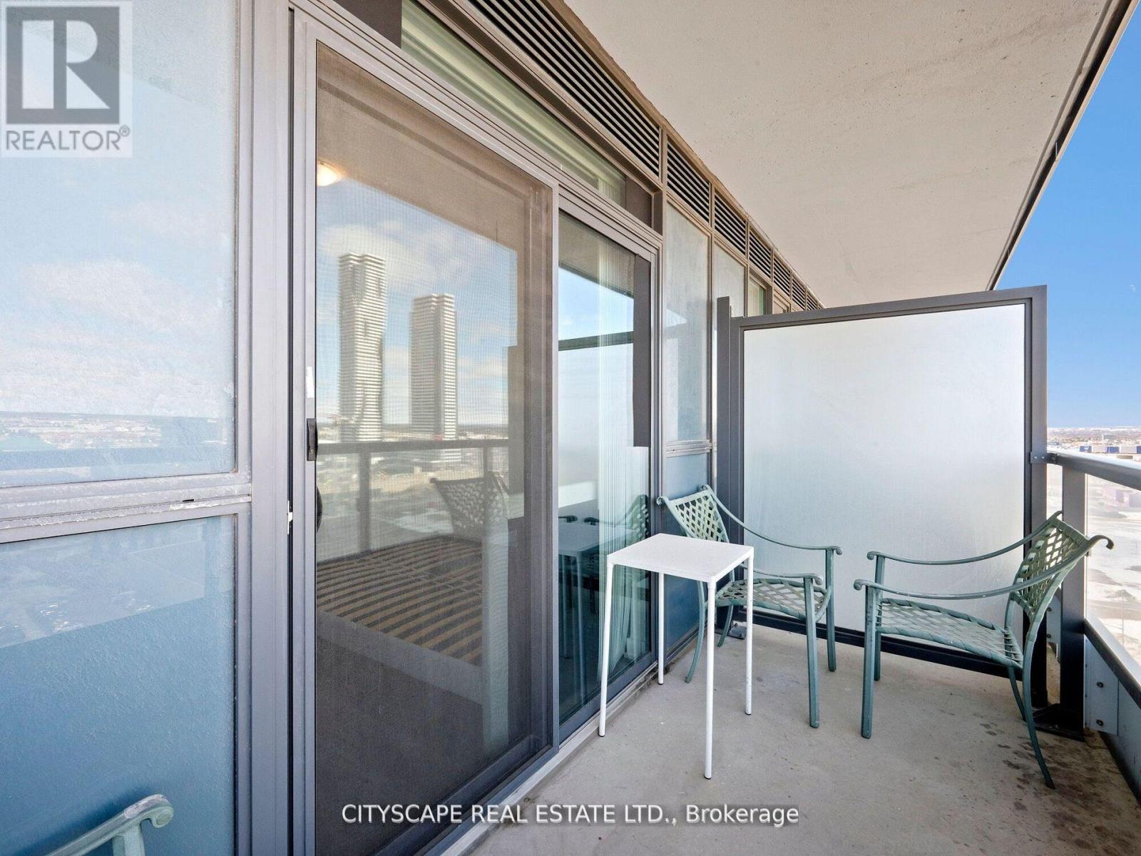 Photo 13 of 1516 10 Honeycrisp Crescent N, Vaughan ON
